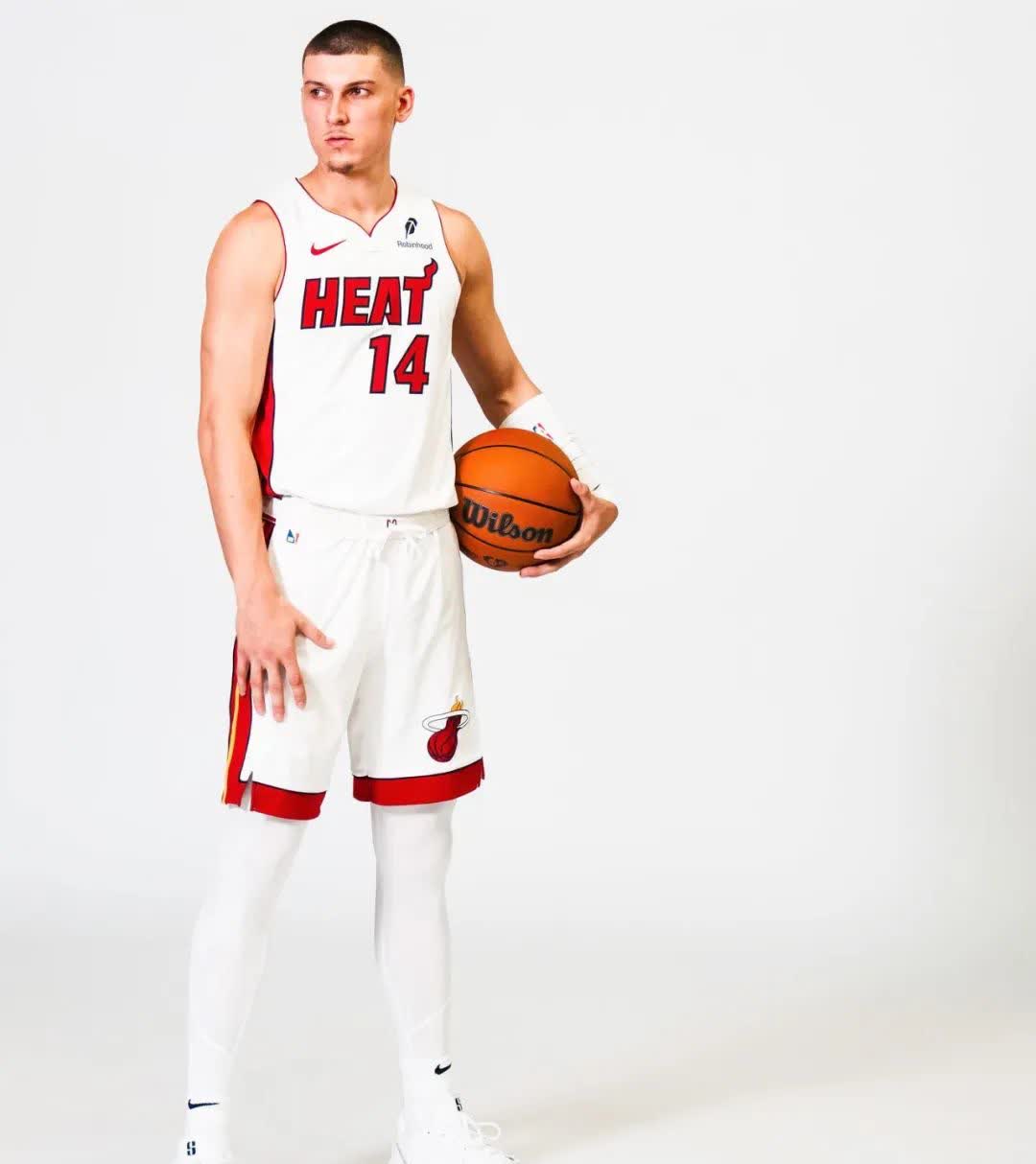 包含热火主帅赞扬球队团结力挫凯尔特人的词条