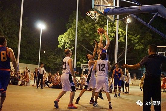 关于主教练战术高明，队员互相配合的信息