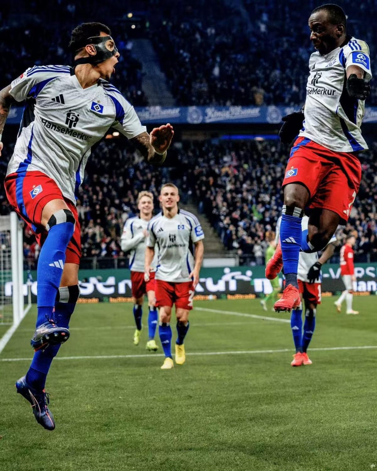 包含汉堡球队备战新赛季，全力以赴！的词条