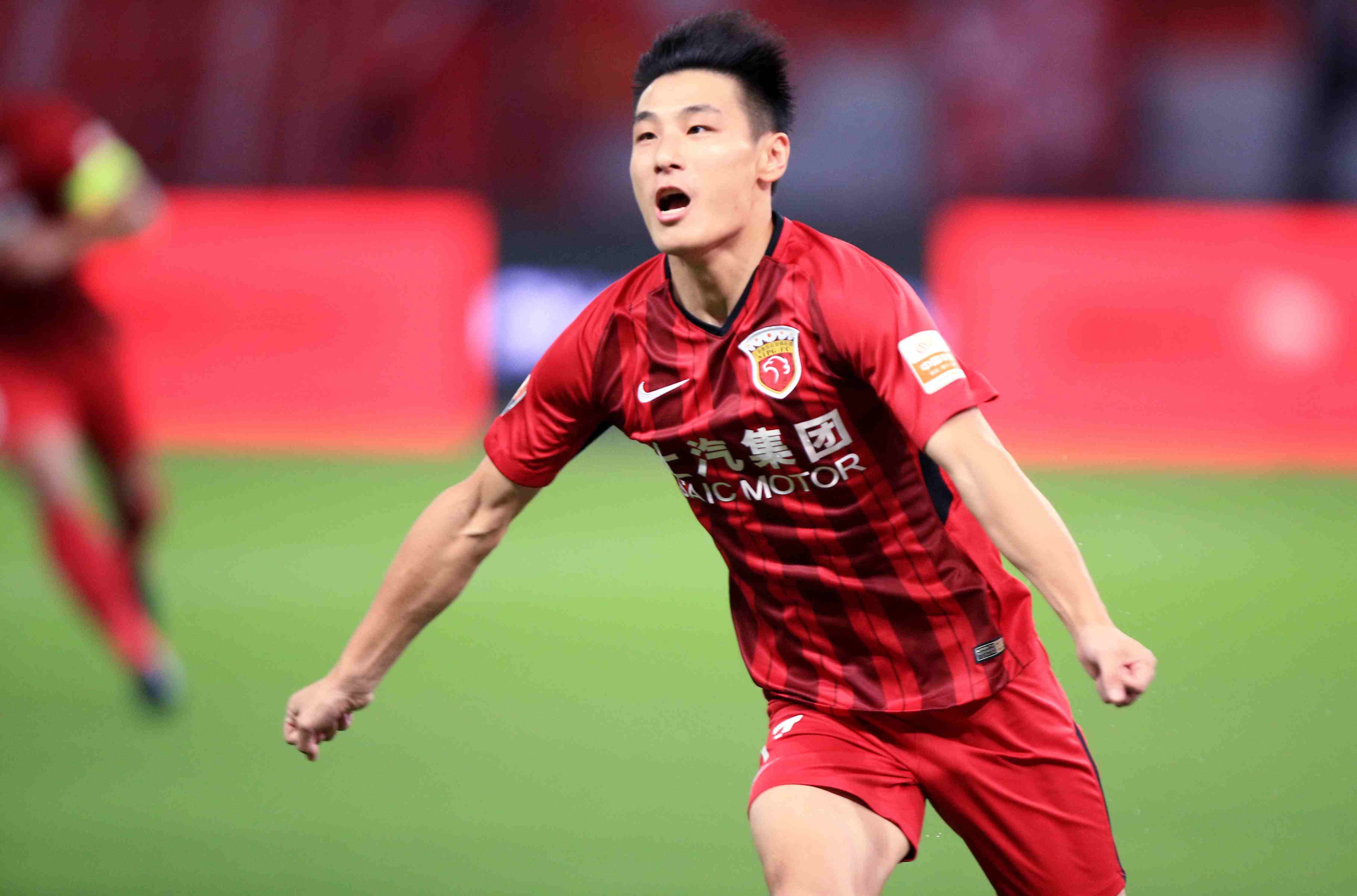 上海上港主场粤虎,揽下三分,跃升第二 上海上港主场粤虎,揽下三分,跃升第二