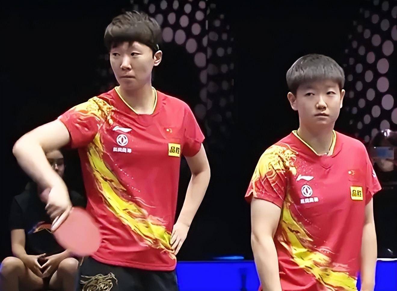 包含恒大客场轻松取胜，横扫对手领先积分榜的词条