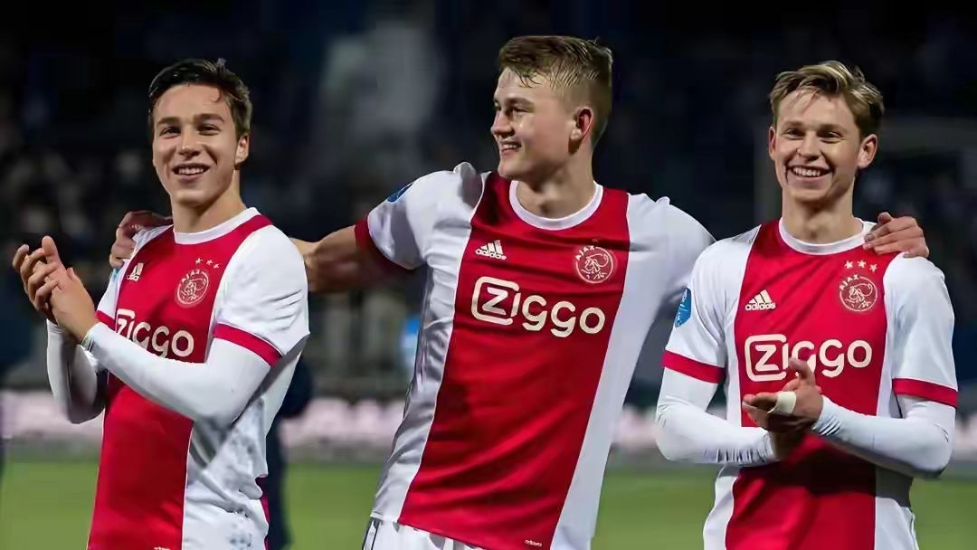 英雄联盟竞猜-关于荷兰巨人：阿贾克斯战胜对手晋级联赛的信息