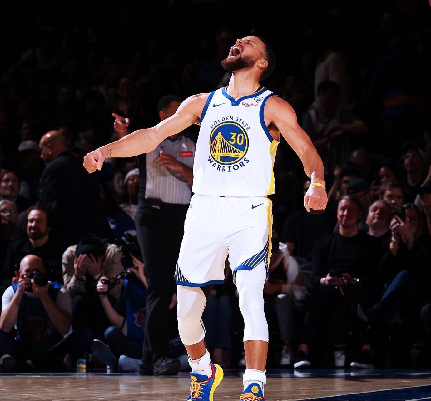 关于尼克斯逆转广东队，库里刷新纪录的信息