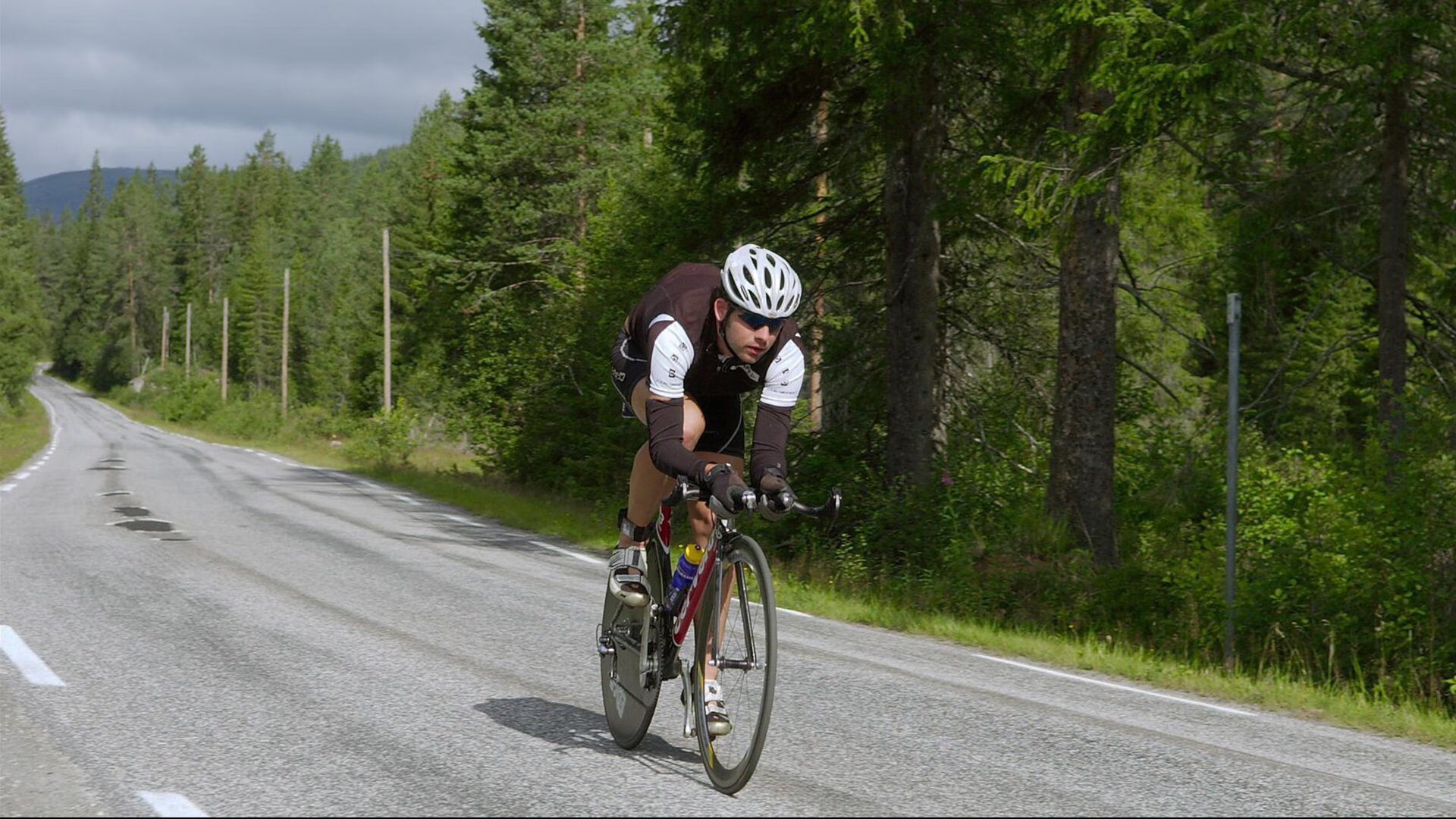 绿茵鏖战与羽坛新章，德国队力克丹麦，桃田贤斗刷新历史纪录